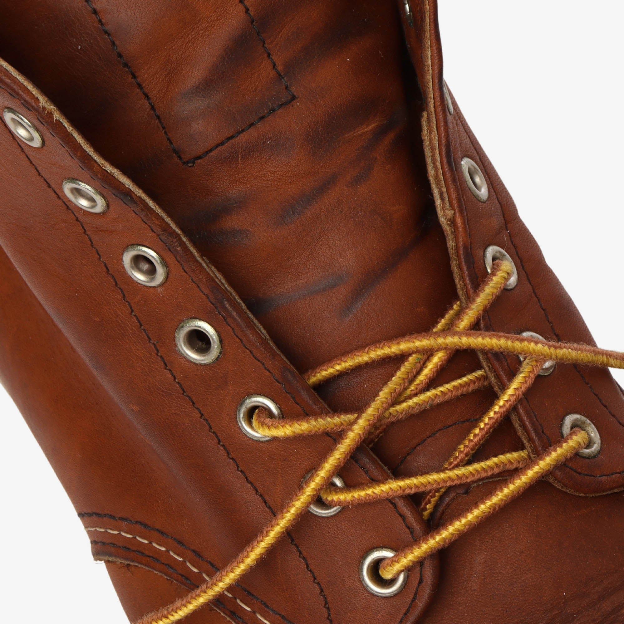 8822 Classic Round Toe Boots