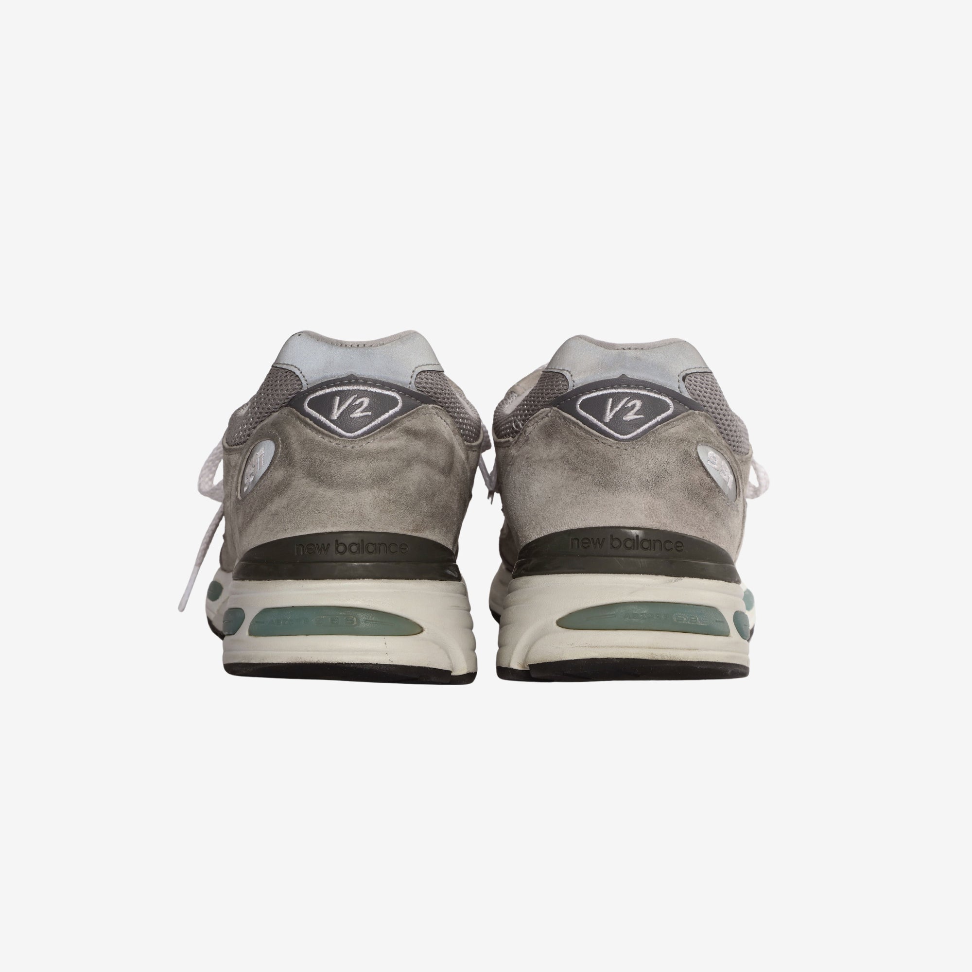 991v2 Suede Sneakers (UK)