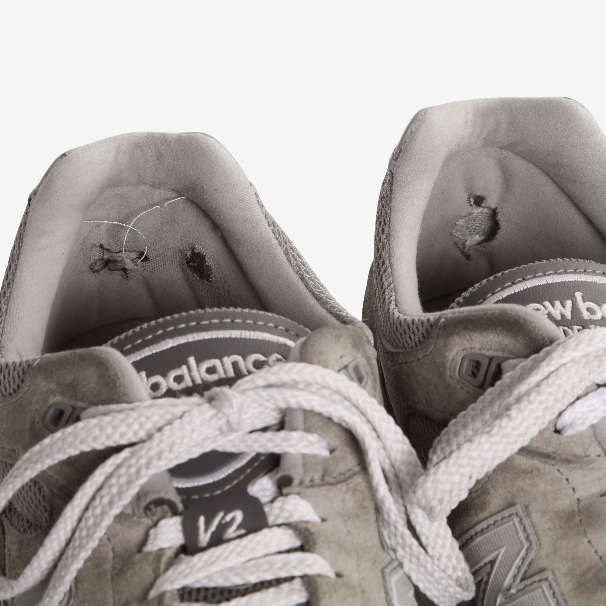 991v2 Suede Sneakers (UK)