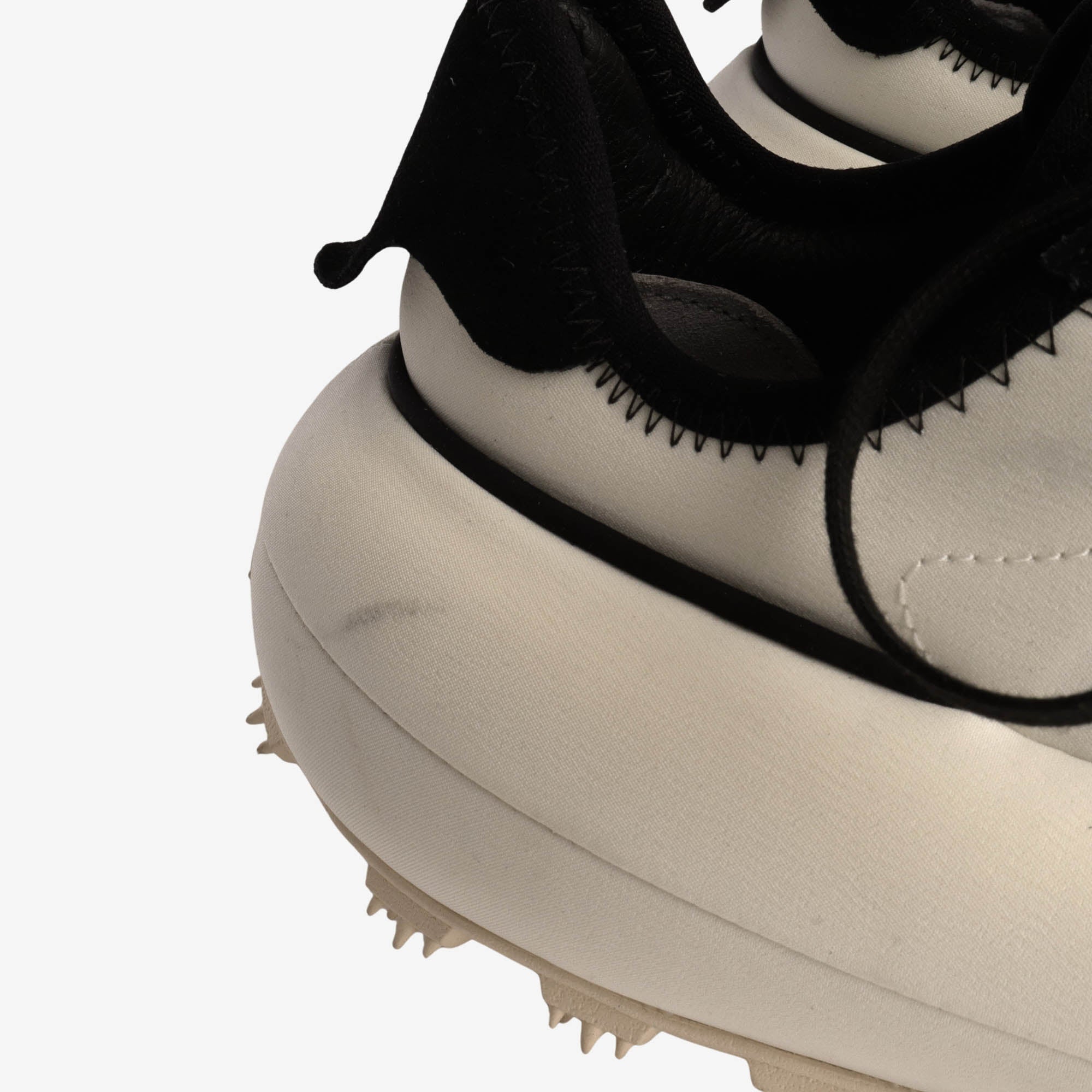 Makura Sneakers