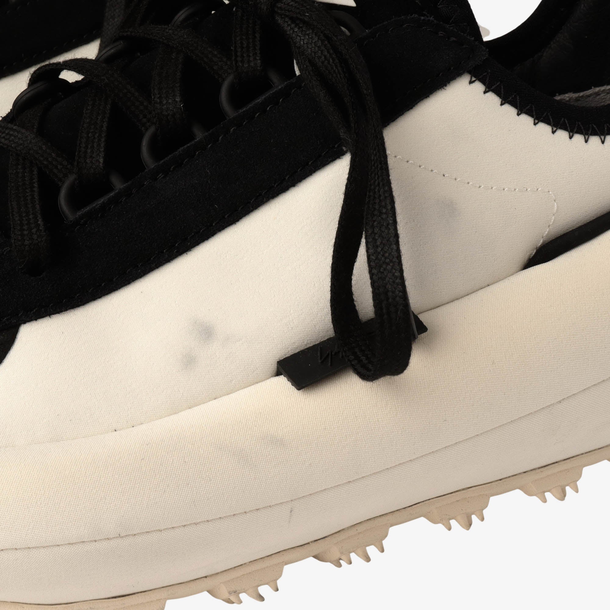 Makura Sneakers