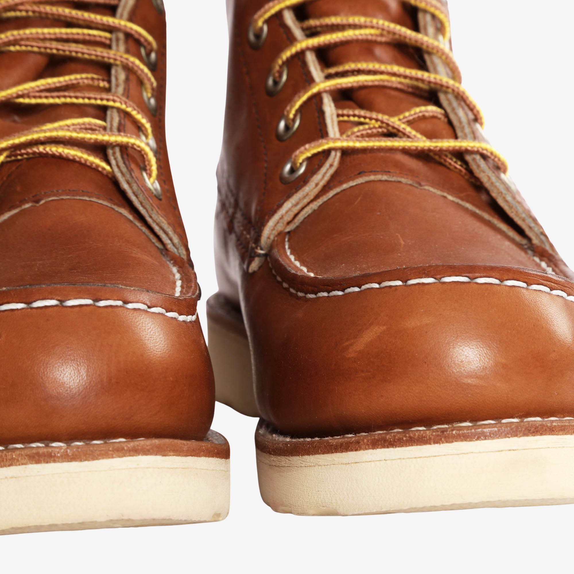 877 Classic Moc Toe Boots