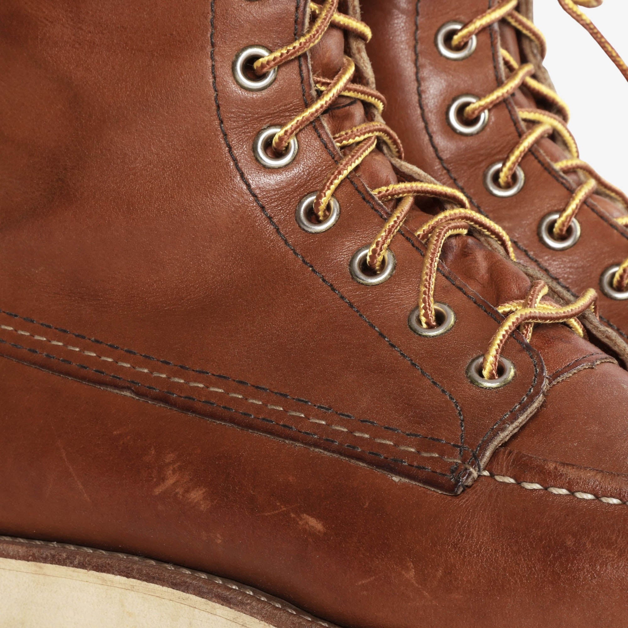 877 Classic Moc Toe Boots