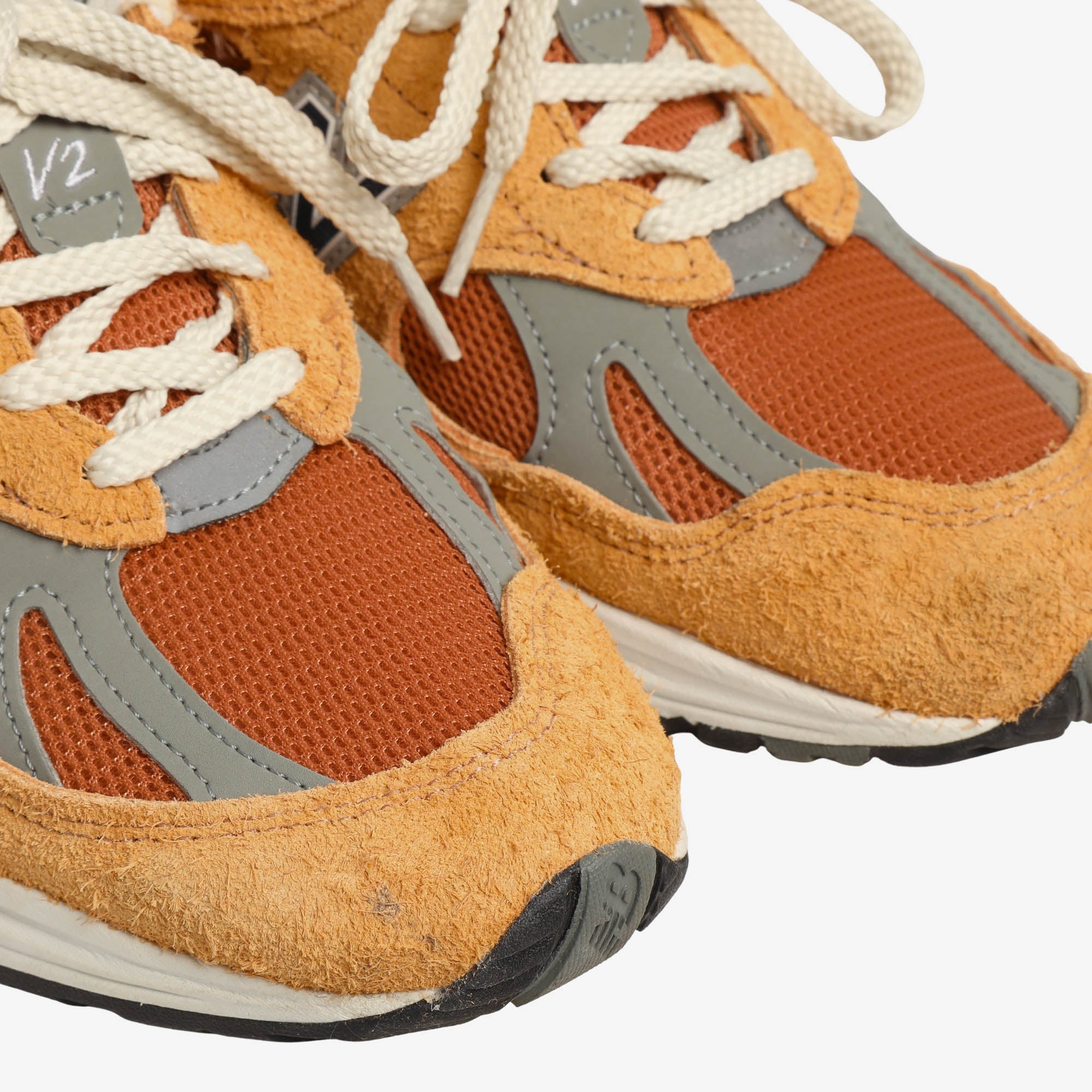 991v2 Suede Sneakers (UK)