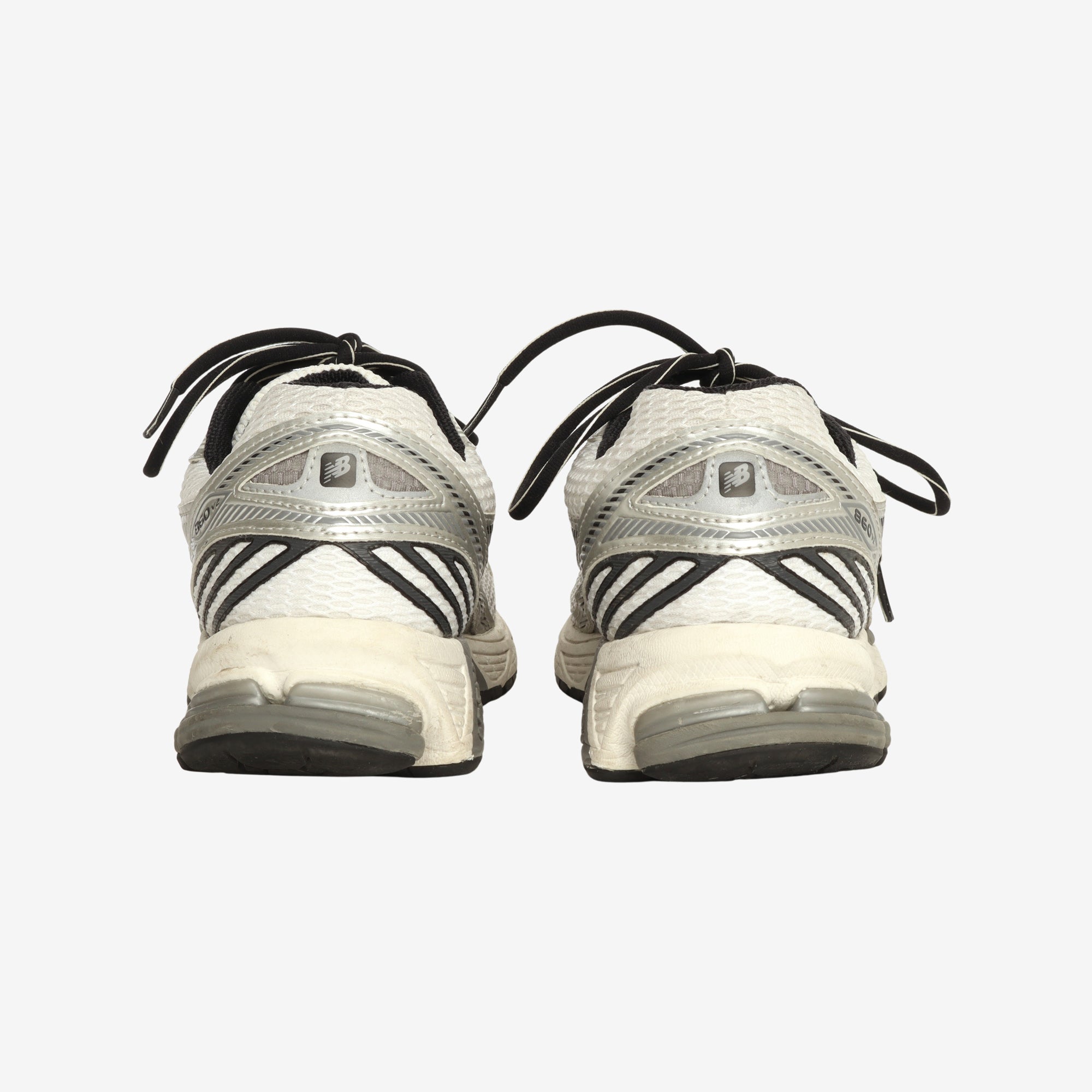 860v2 Sneakers