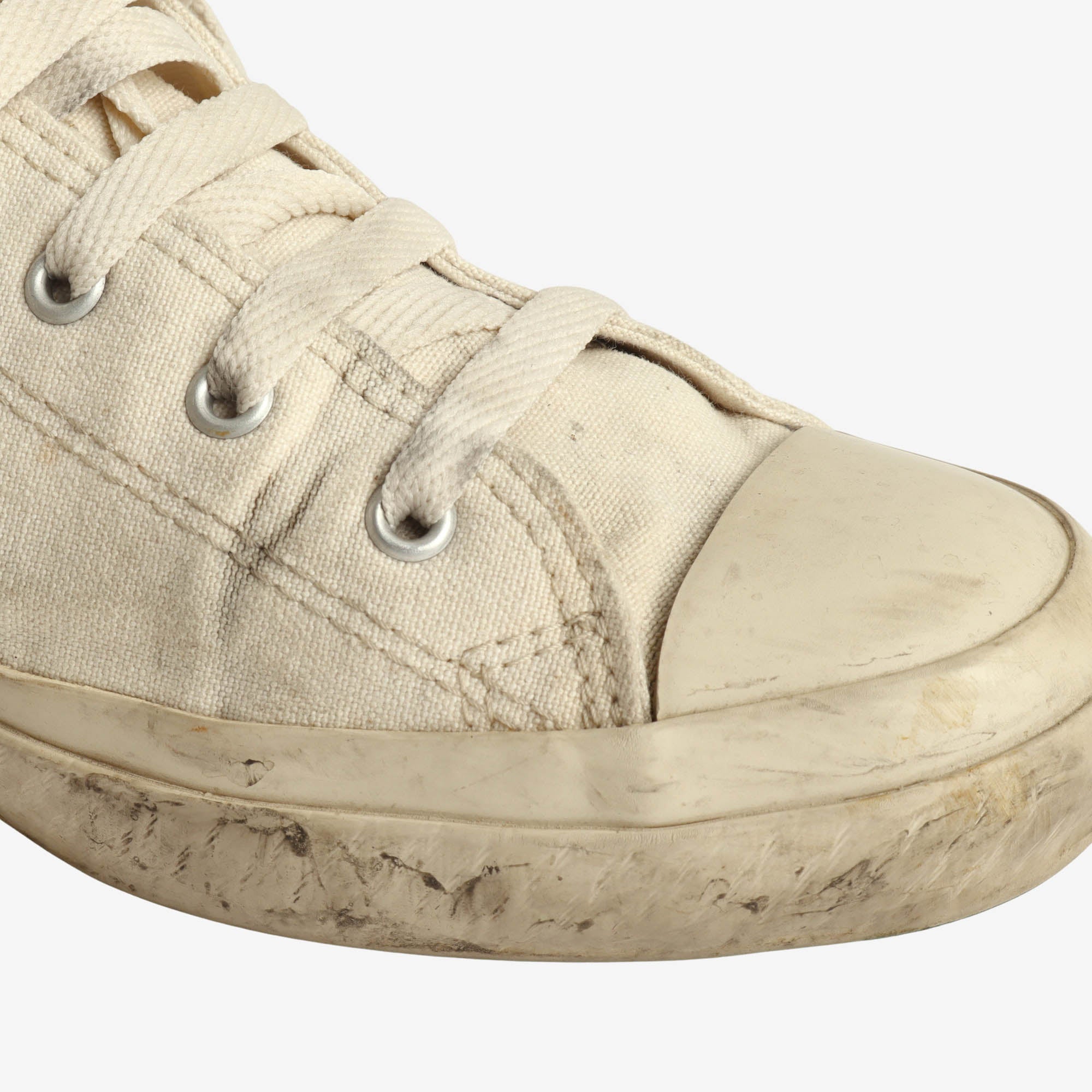 01JP Low Sneakers