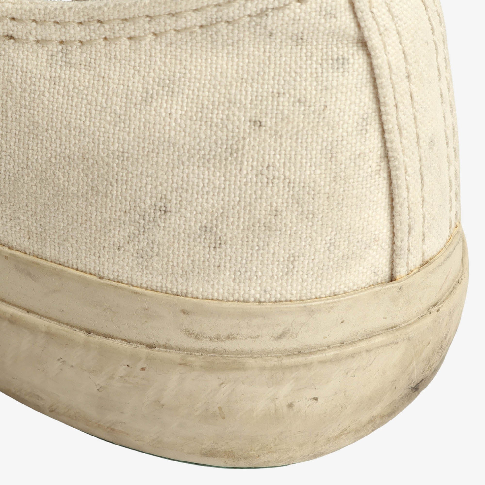 01JP Low Sneakers