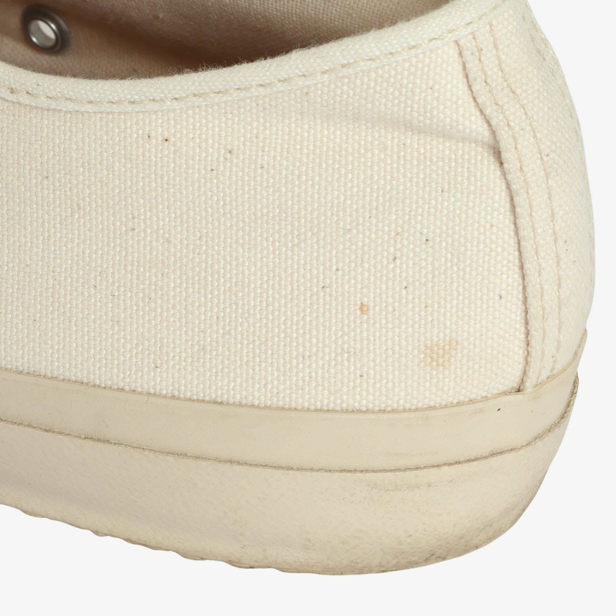 Court Canvas Sneakers