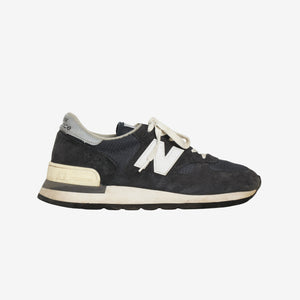 990v1 Sneakers