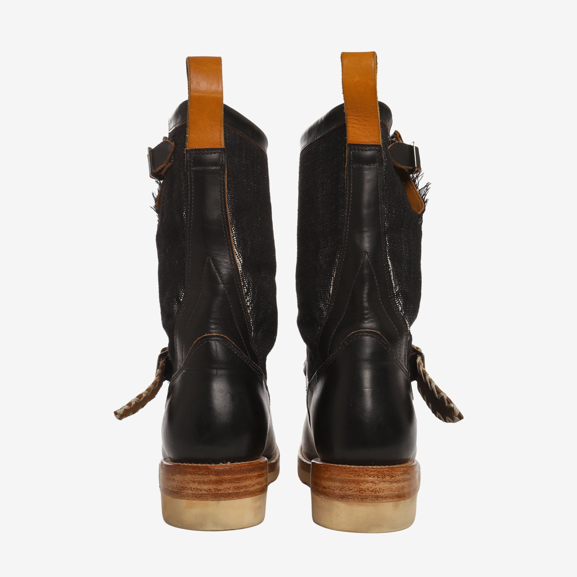 TWO Batuhe Buckle Boots