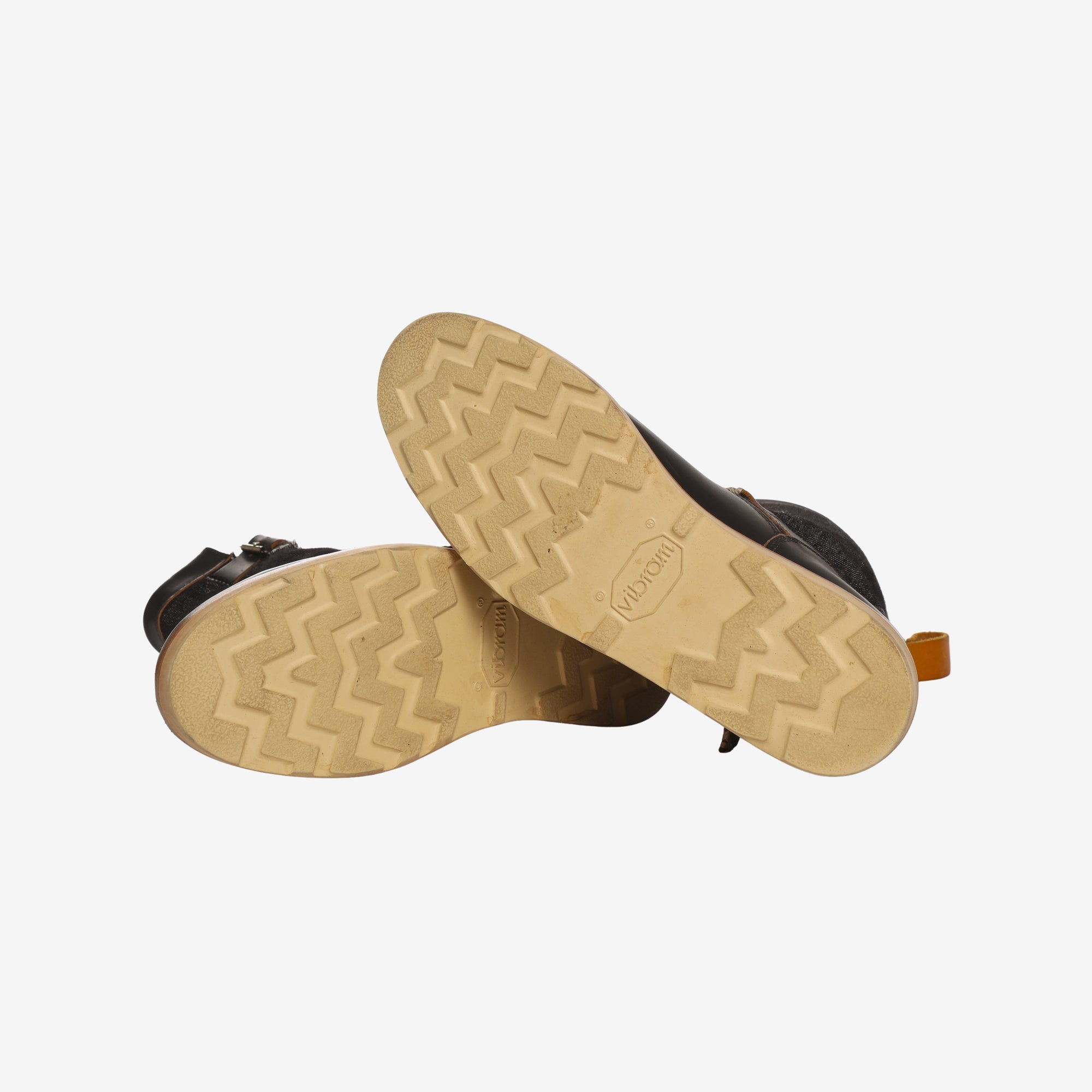 TWO Batuhe Buckle Boots