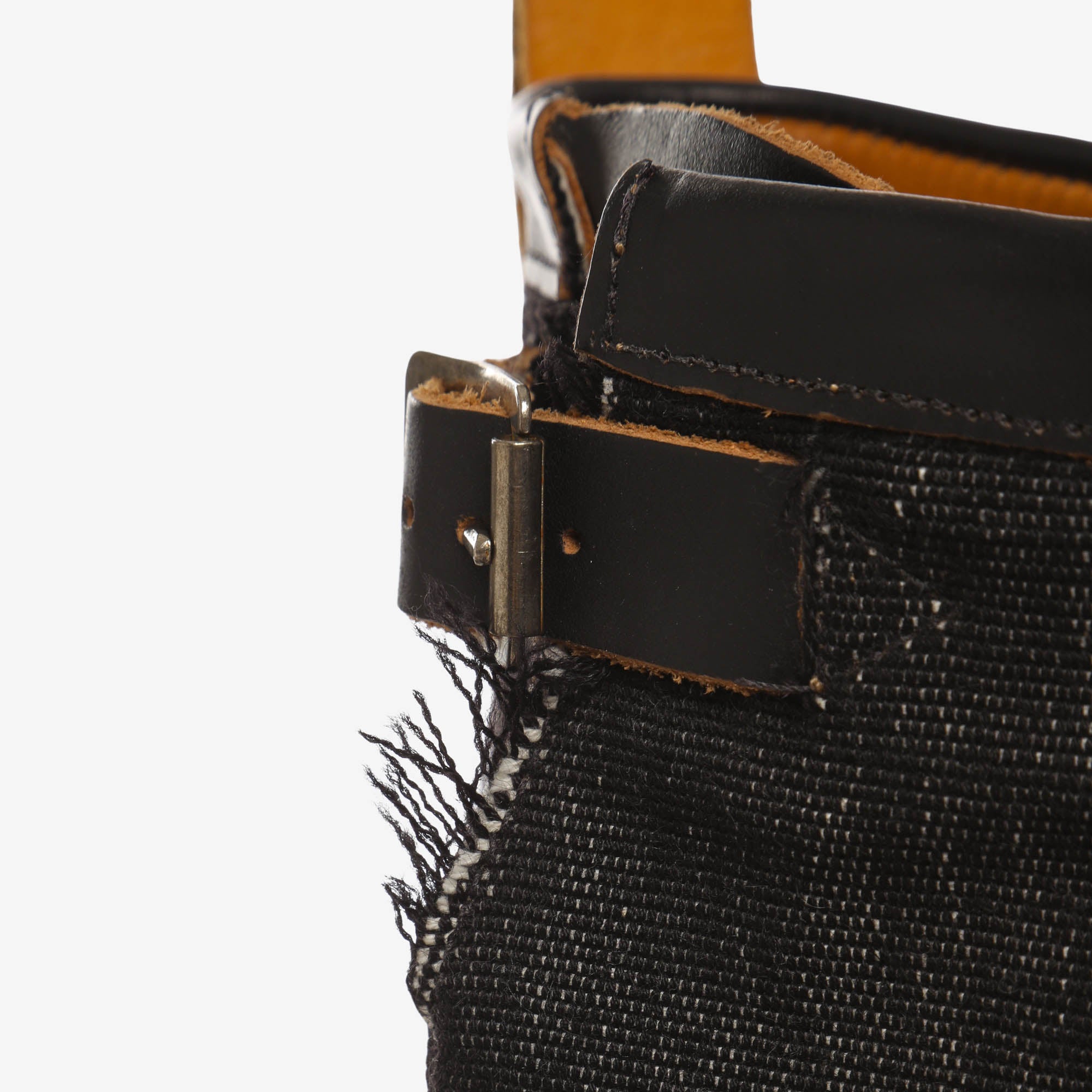 TWO Batuhe Buckle Boots