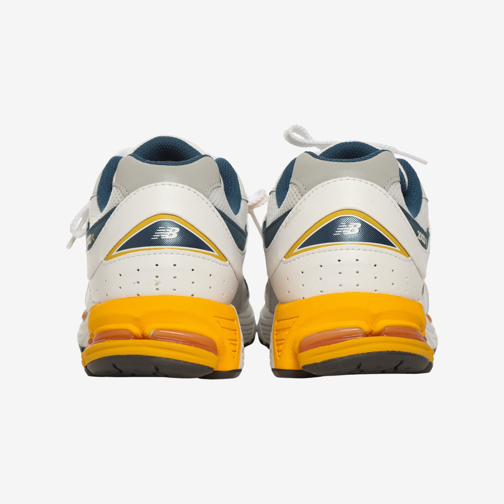 2002R Running Sneakers